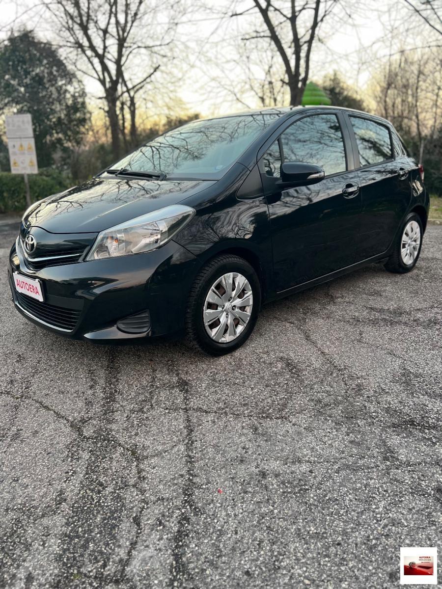 TOYOTA - Yaris - 1.0 5 porte Lounge