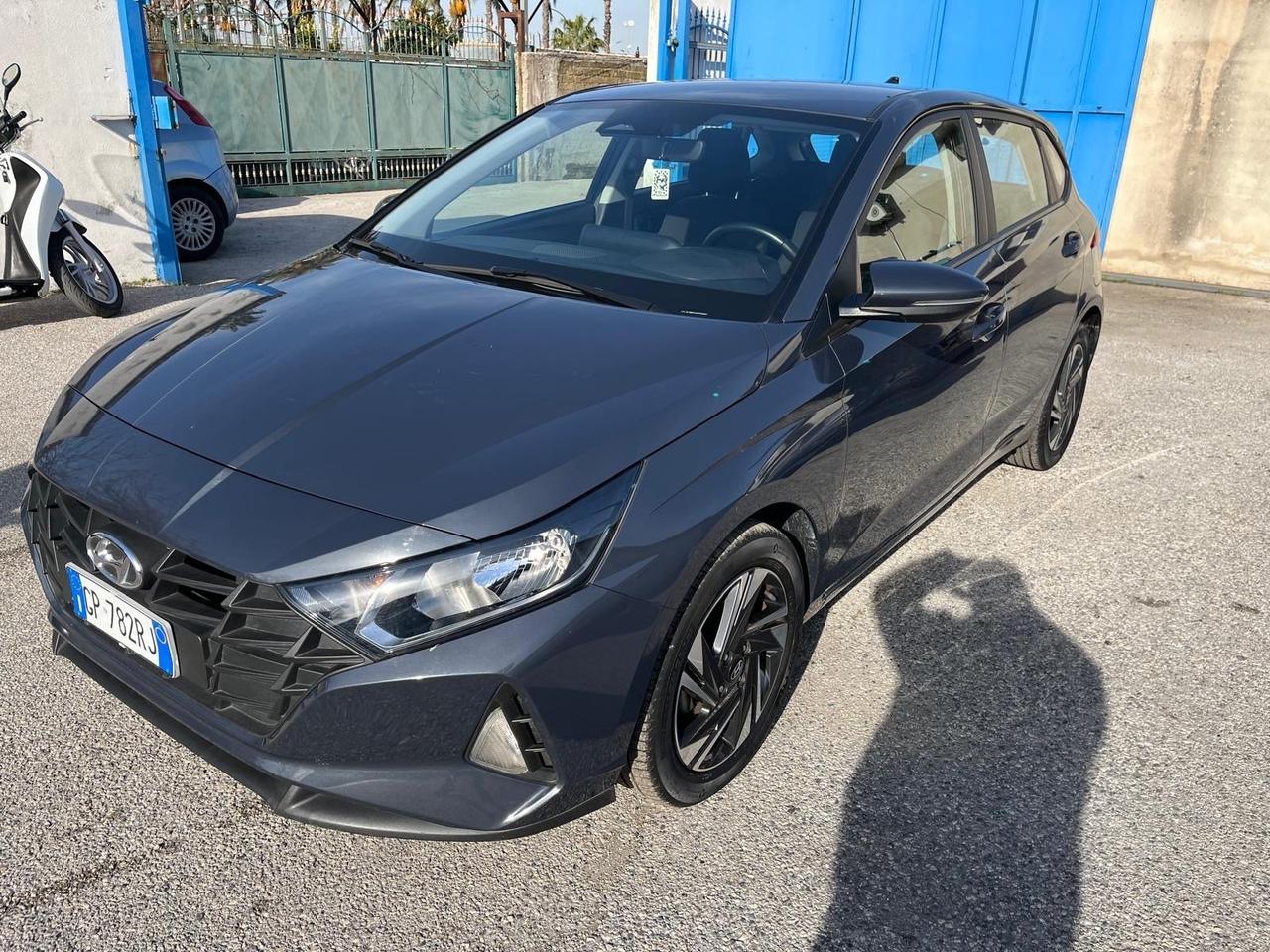 Hyundai i20-1.2 benz-full-2023