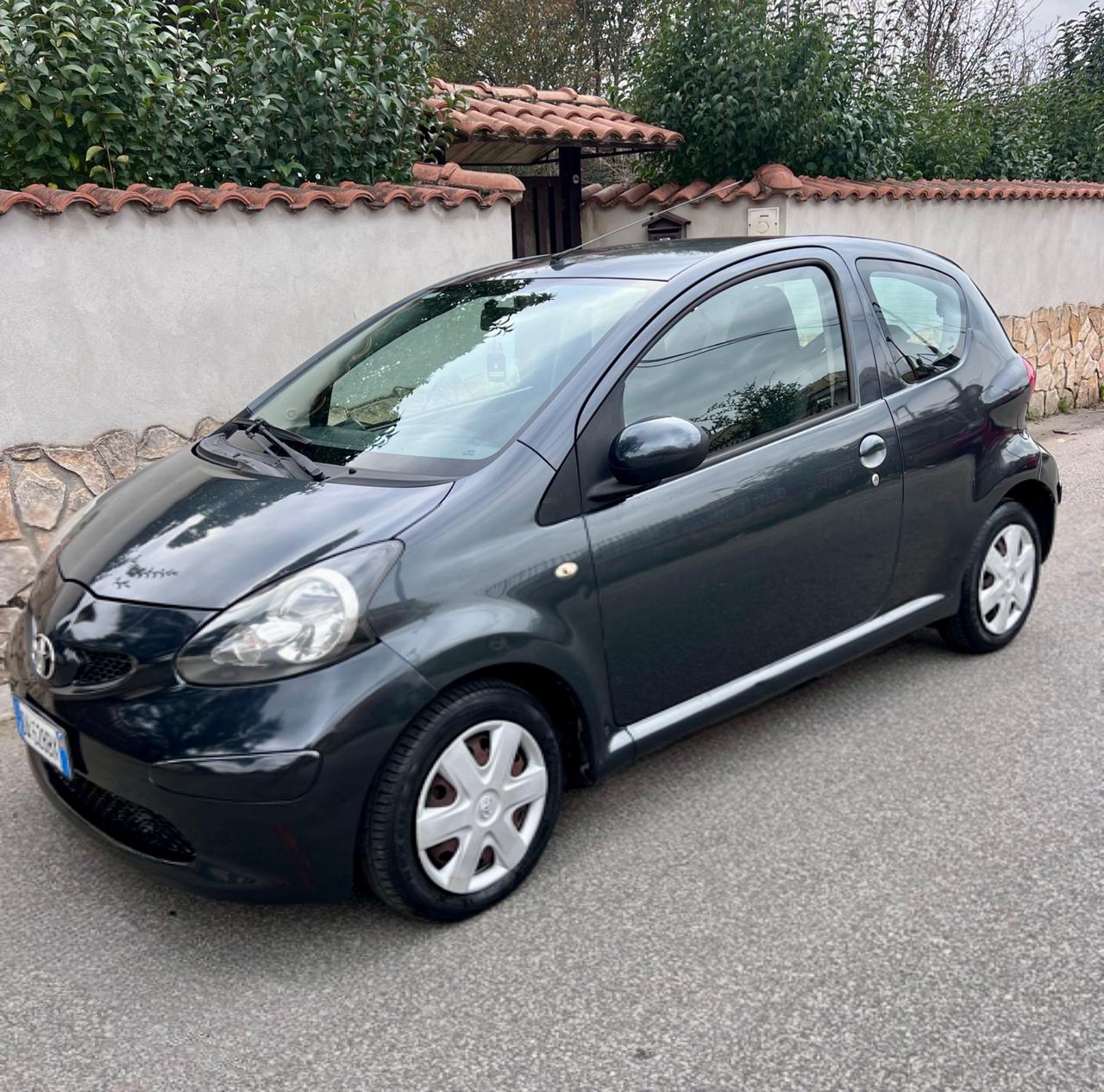 Toyota Aygo 1.0 12V VVT-i 3 porte neopatentati, ok