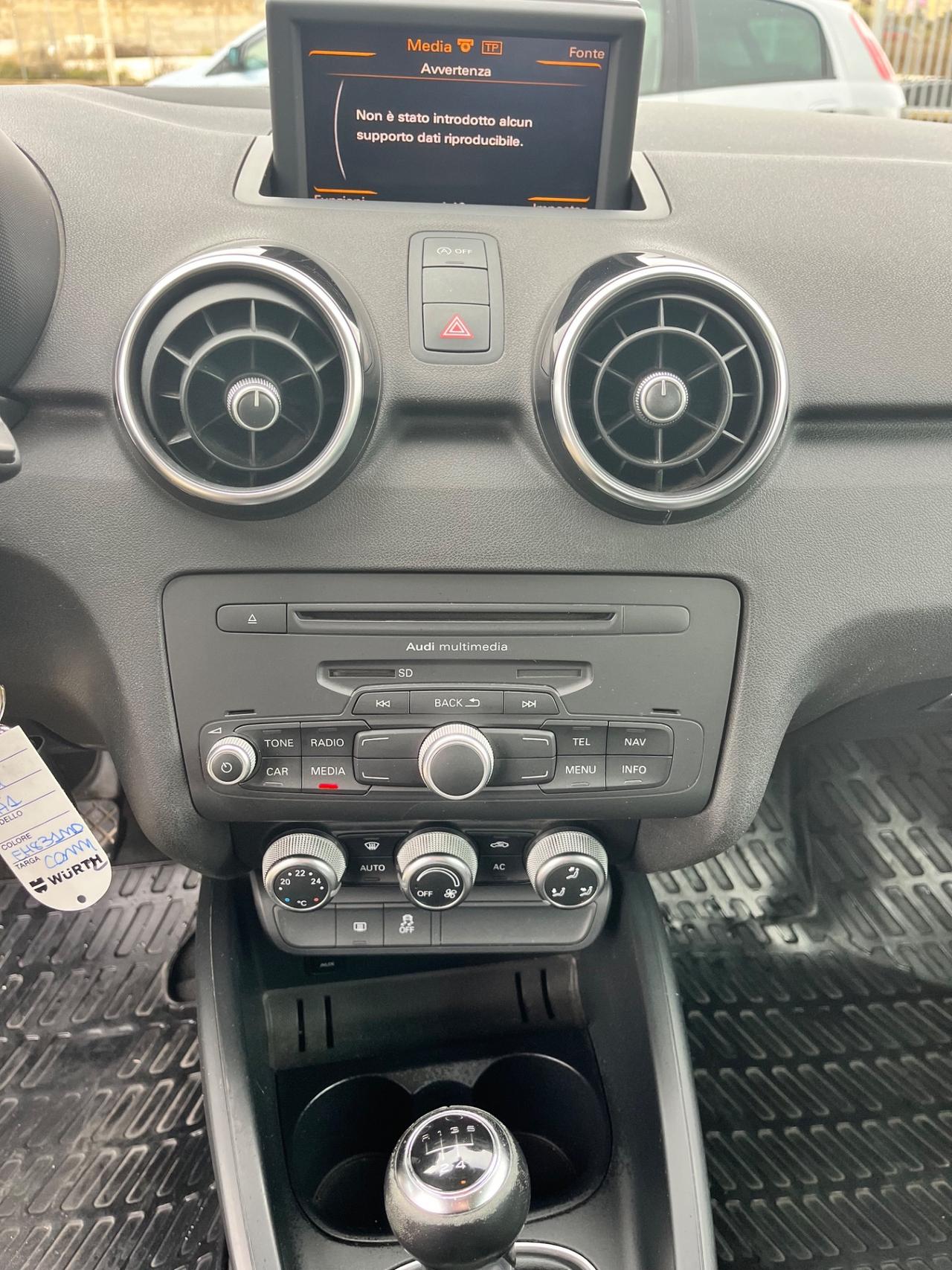 Audi A1 1.6 TDI anno 2011 fari uxeno