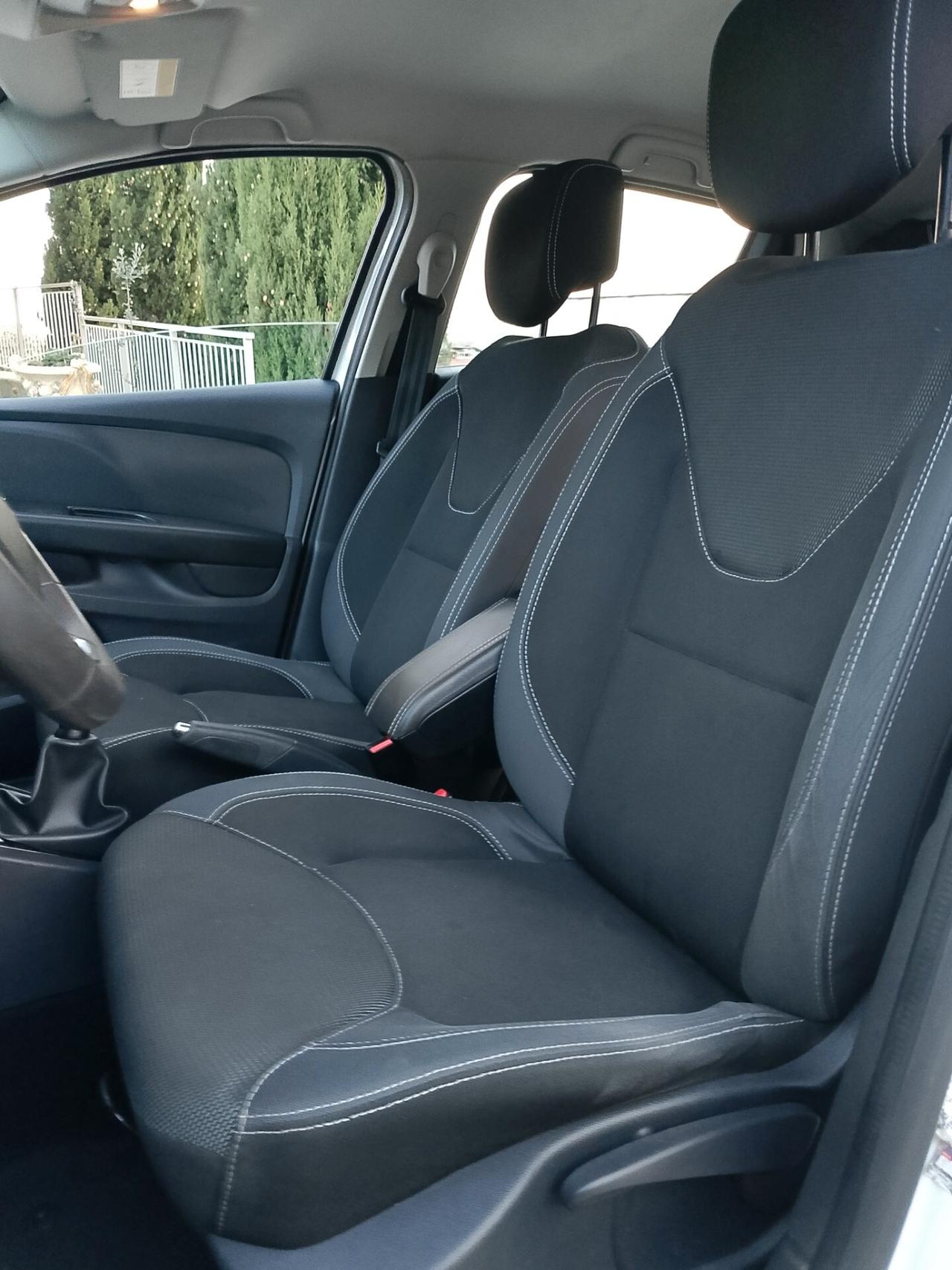 Renault Clio 1.2 75CV 5 porte Zen