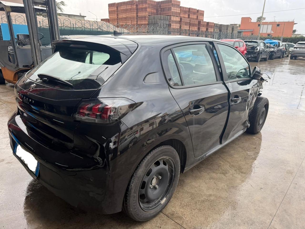 Peugeot 208 1,2 incidentato - 2023