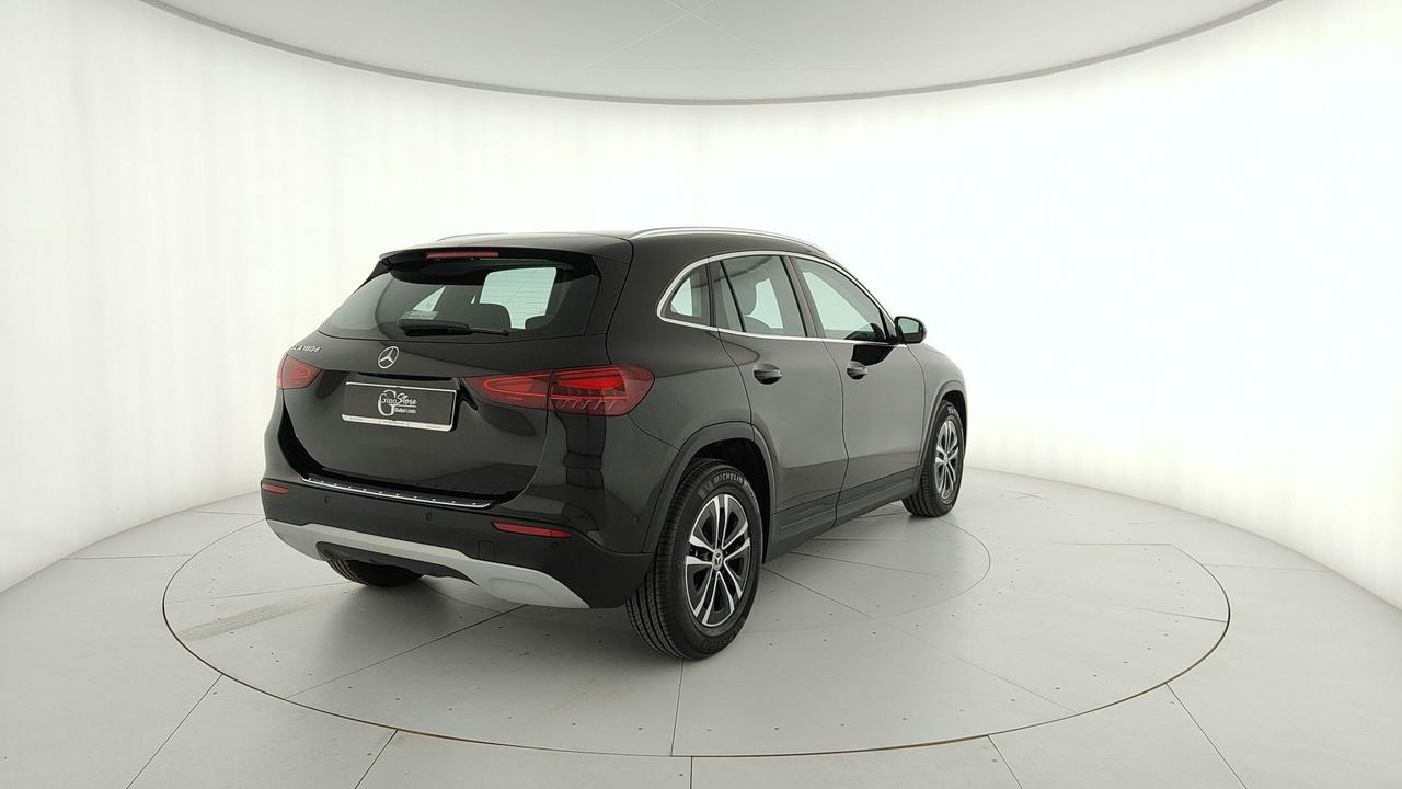 Mercedes-Benz GLA 180 d Advanced auto