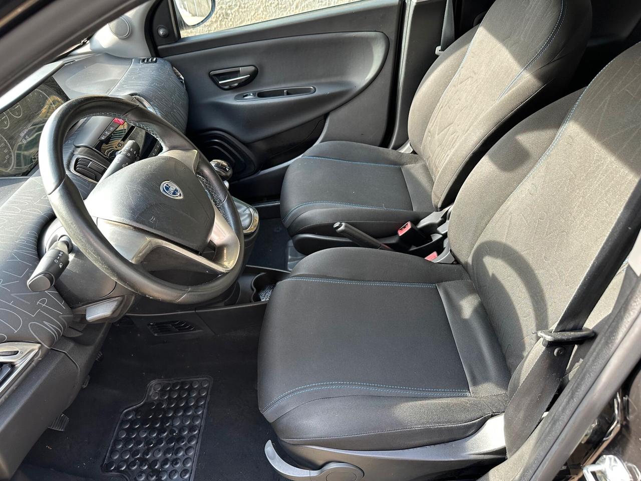 Lancia Ypsilon 1.2 69 CV 5 porte S&S Silver*NEOPATENTATI