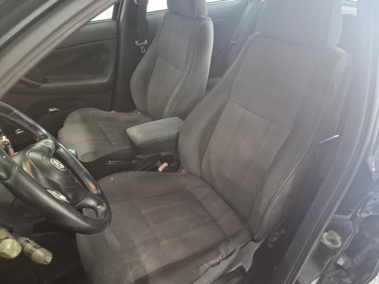 Alfa Romeo 147 1.9 jtd Distinctive 115cv 5 PORTE DISTRIBUZIONE E FRIZIONE FATTE BUONO STATO GENERALE