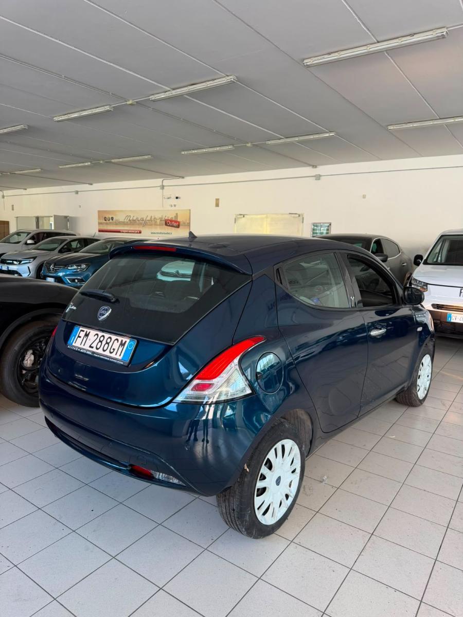 Lancia Ypsilon 1.2 69 CV 5P. Gold