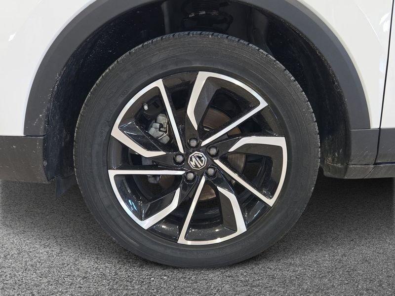 MG ZS Benzina MG ICE 1.5L MT LUX Dover White DARK interior