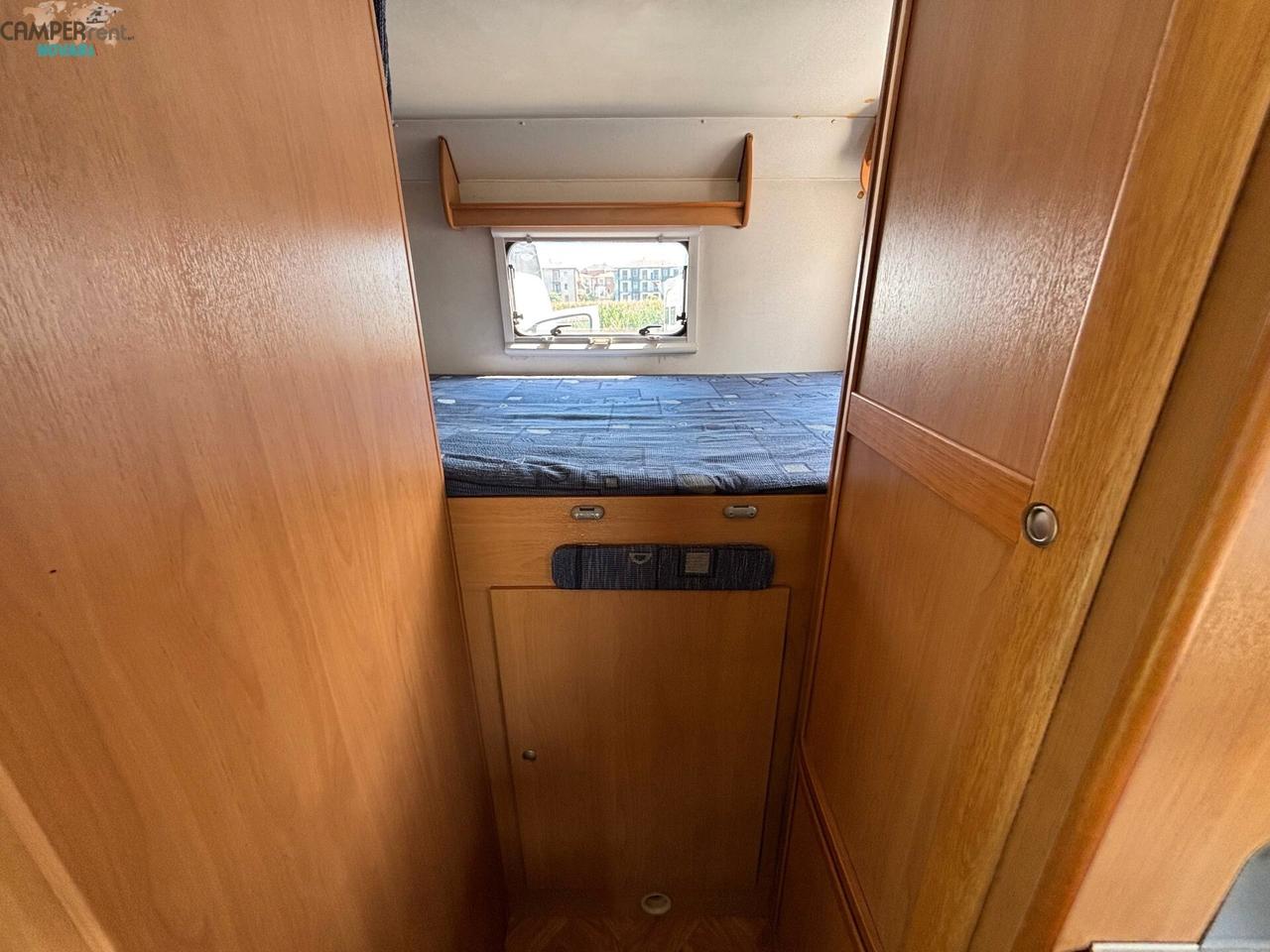 MCLOUIS LAGAN 253 - Semintegrale con letto matrimoniale in coda ed ampio garage foro 77x122