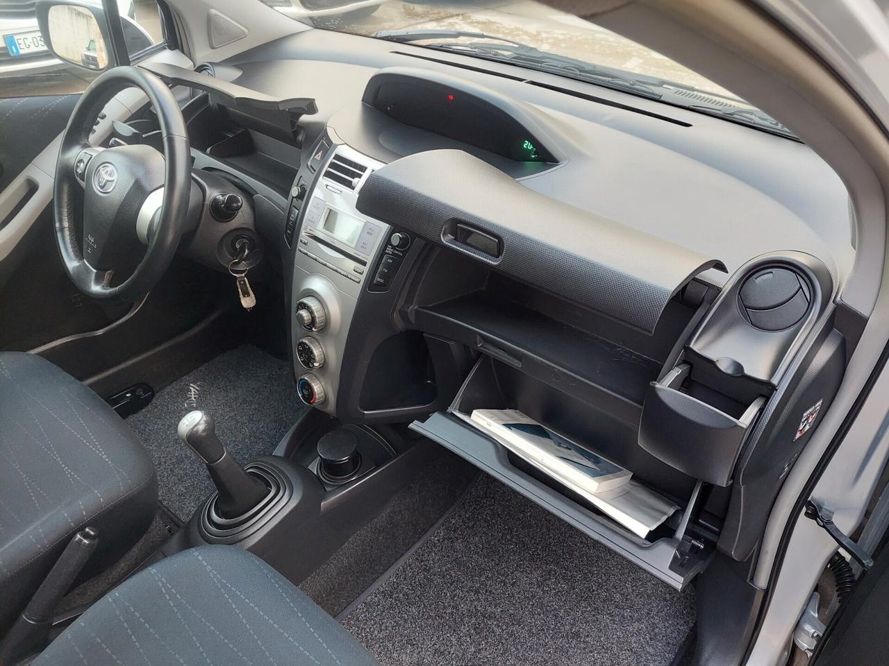 Toyota Yaris 1.0 benzina 5 porte Sol