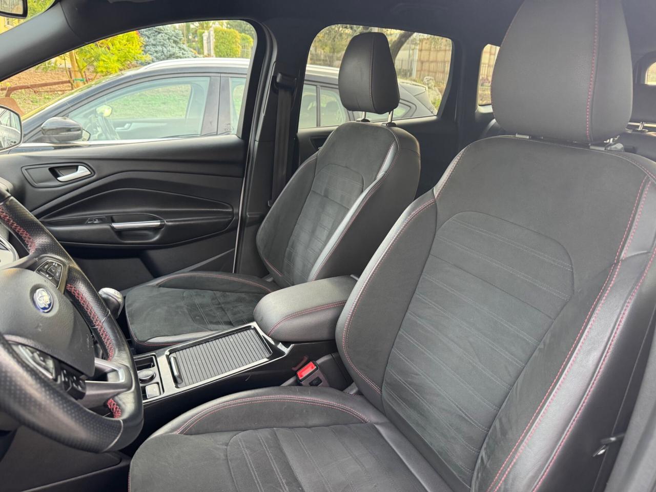 Ford Kuga 1.5 TDCI 120 CV S&S 2WD ST-Line