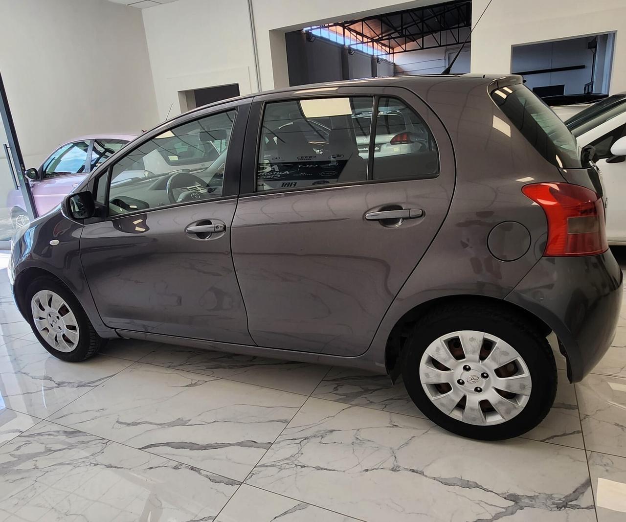 Toyota Yaris 1.0 5 porte Sol