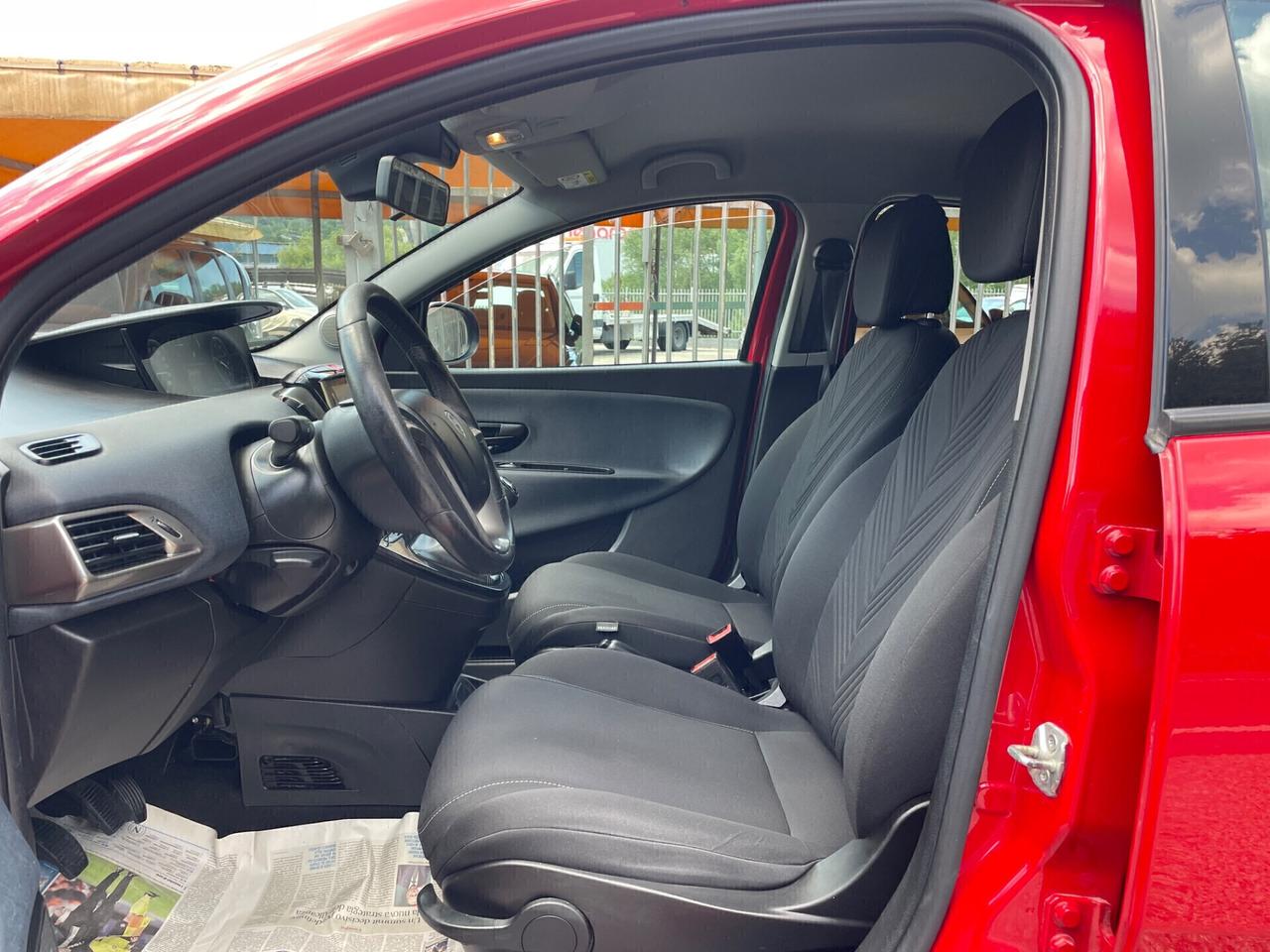 Lancia Ypsilon 1.0 FireFly 5 porte S&S Hybrid Ecochic Gold