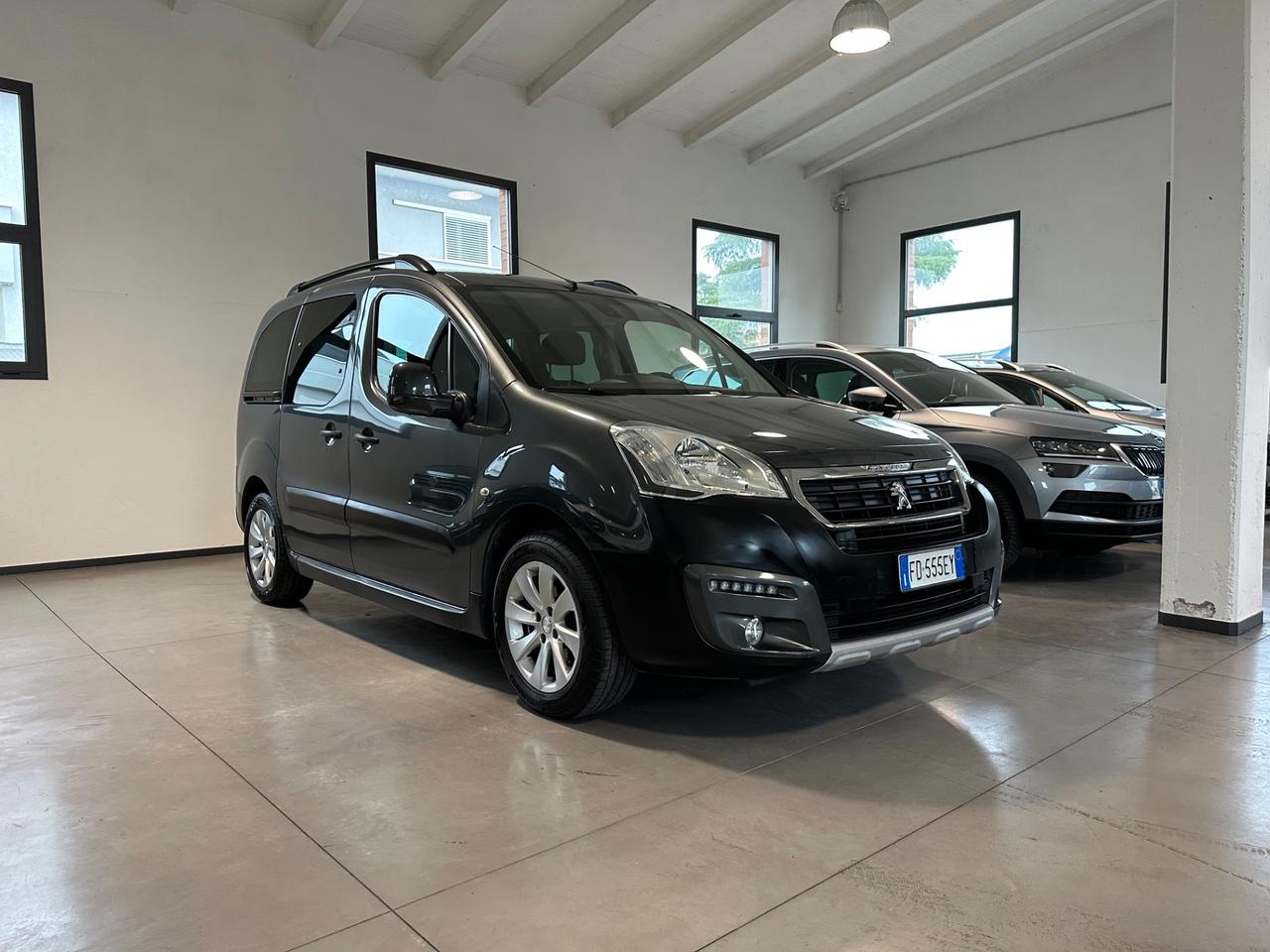 Peugeot Partner Tepee BlueHDi 100 Outdoor