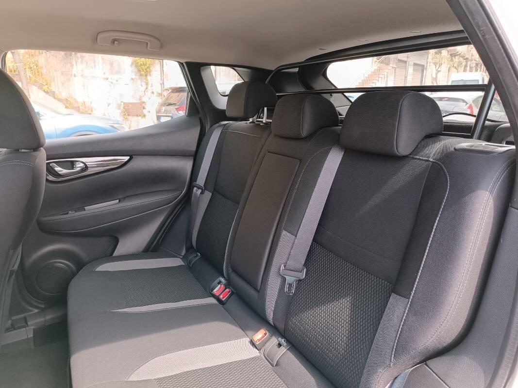 Nissan QASHQAI 1.5dci Business 115CV - Autocarro