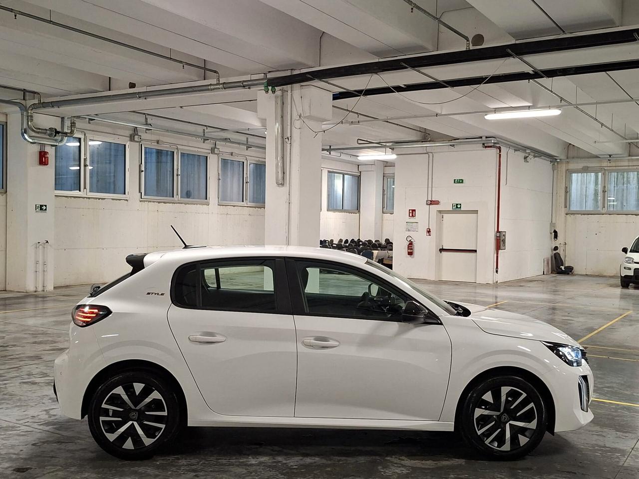 Peugeot 208 1200 PureTech 75CV Style 5 Porte Km. 0