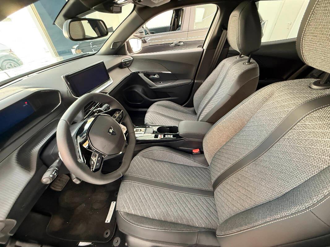 Peugeot 2008 PEUGEOUT 2008 1.2 hybrid Allure 145cv e-dcs6