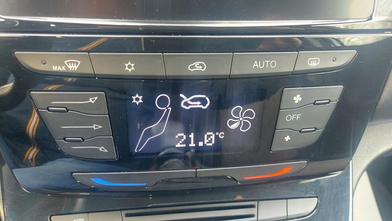 Lancia Ypsilon 1.0 FireFly 5 porte S&S Hybrid Ecochic Gold