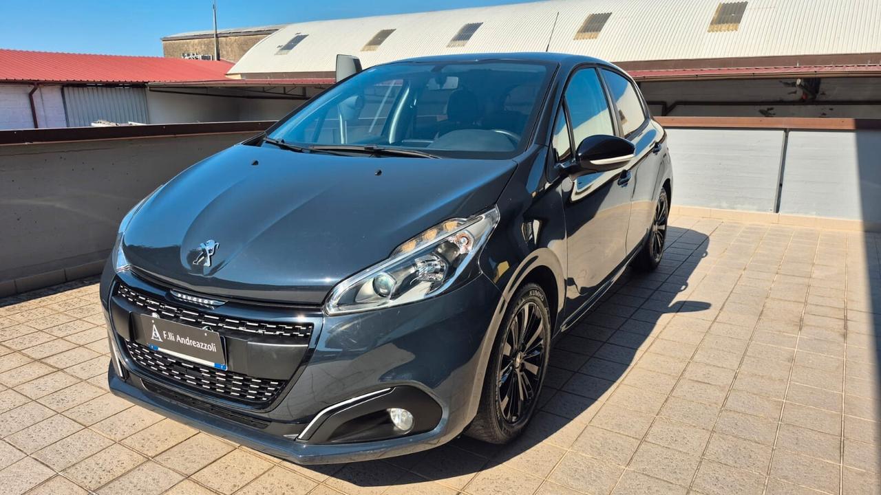 Peugeot 208 PureTech 82 5 porte Black Line