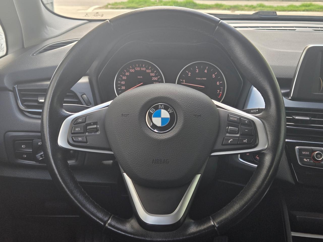 BMW 220i Active Tourer Advantage