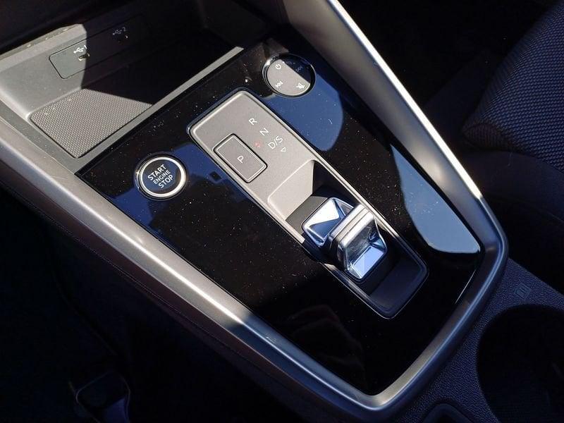 Audi A3 Sportback 35 1.5 tfsi mhev Business Advanced s-tronic