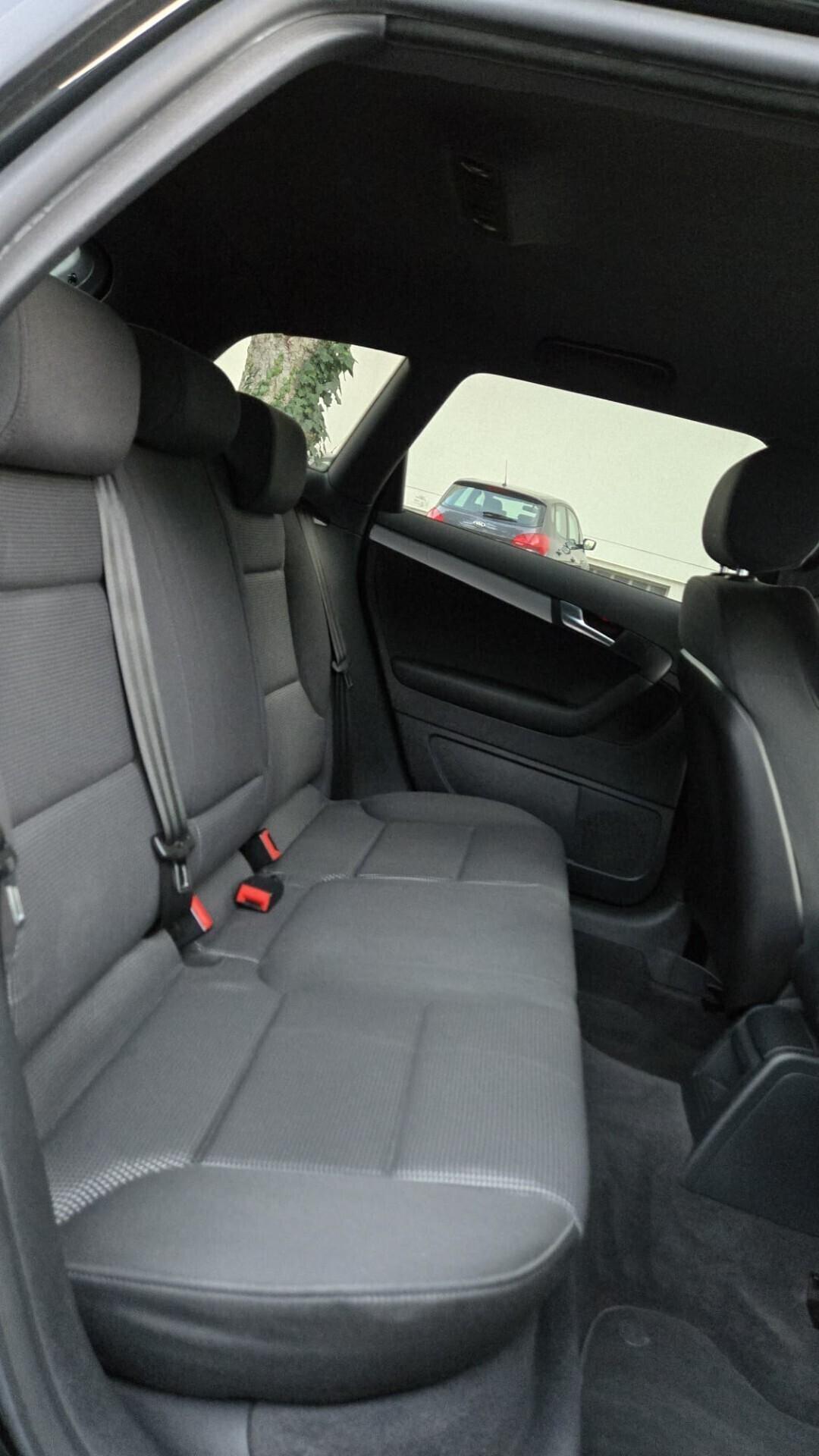 Audi A3 SPB 1.6 TDI 105 CV x Neopatentati