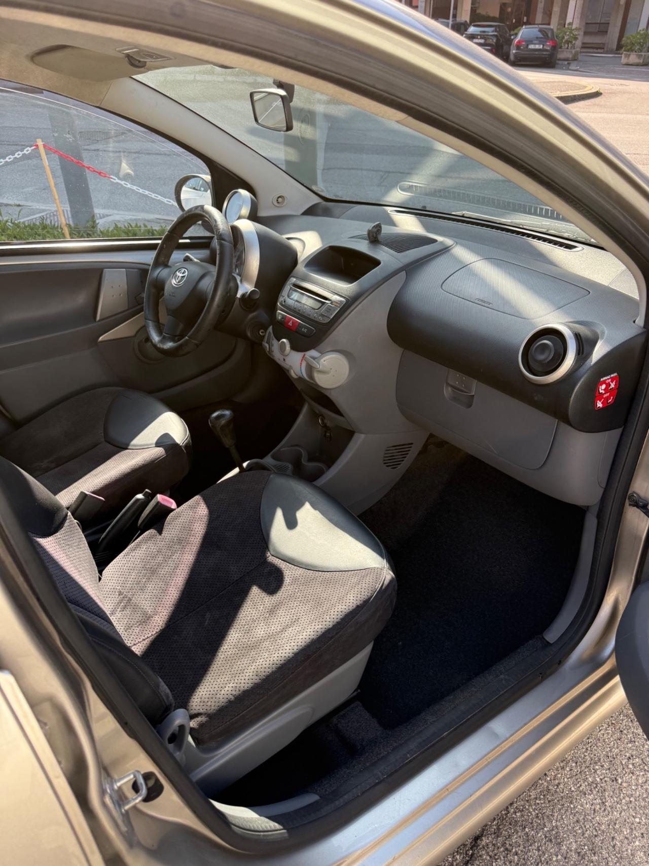 Toyota Aygo 1.0 12V VVT-i 5 porte Sol