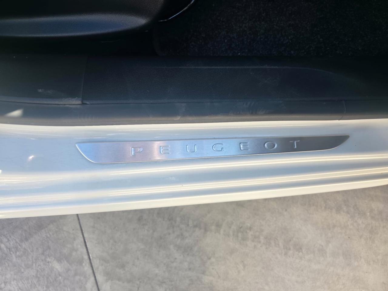 Peugeot 208 PureTech 82 Stop&Start 5 porte Signature