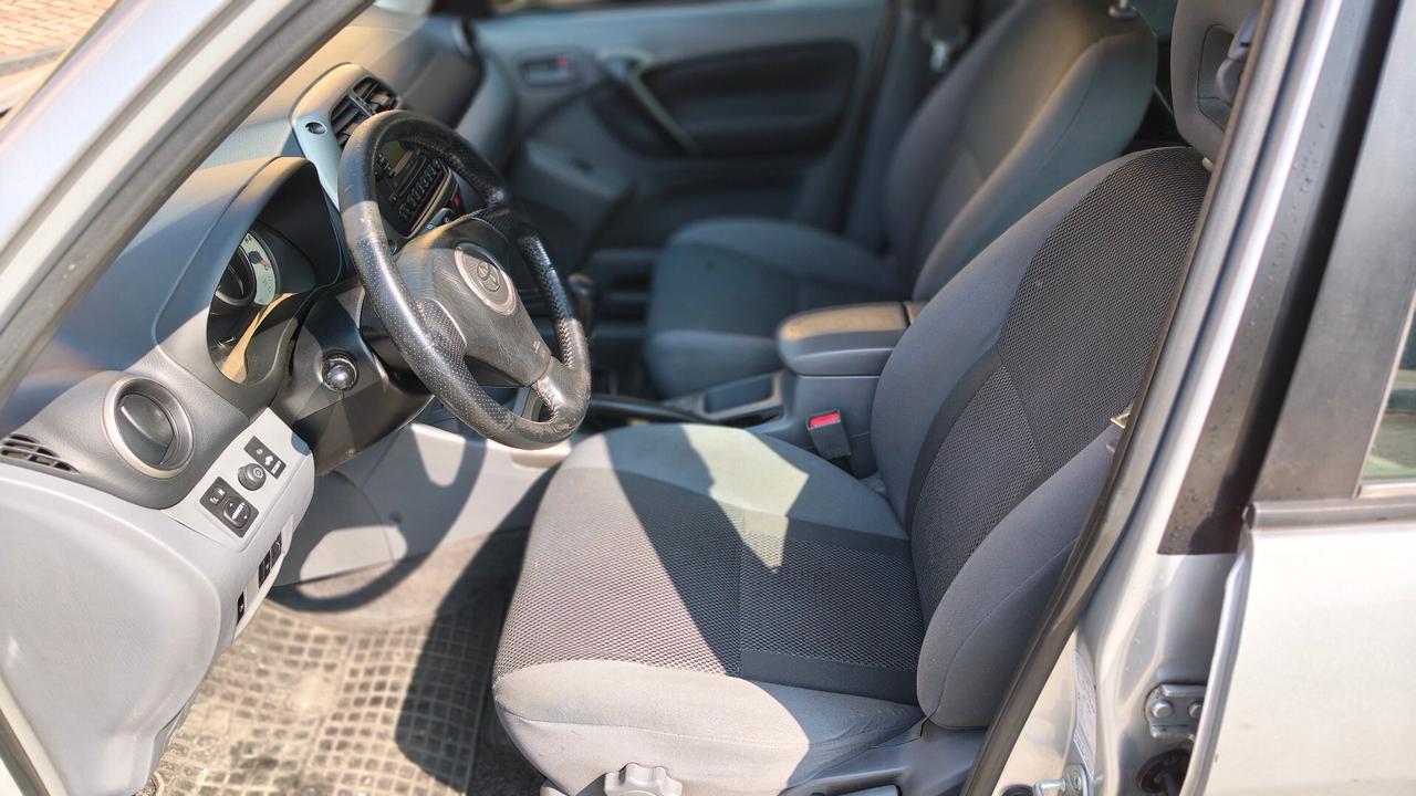 Toyota RAV 4 2.0 Tdi D-4D 5p Sol Gancio traino