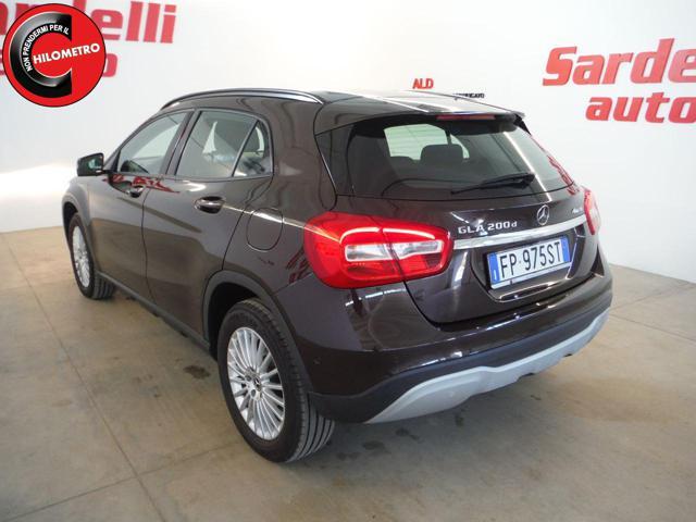 MERCEDES-BENZ GLA 200 d Automatic 4Matic Business