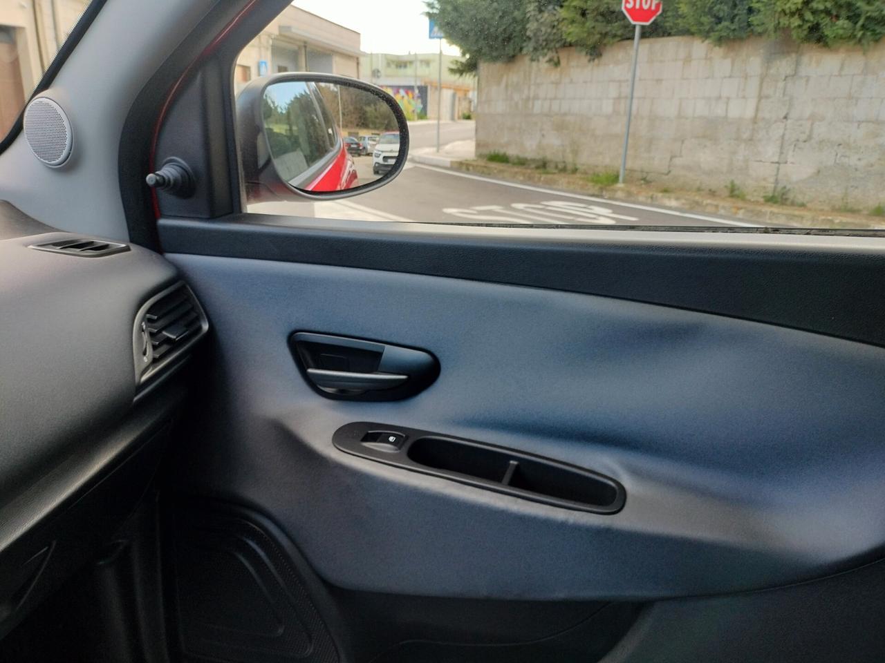 Lancia Ypsilon 1.2 69 CV 5 porte Elefantino 80.000km