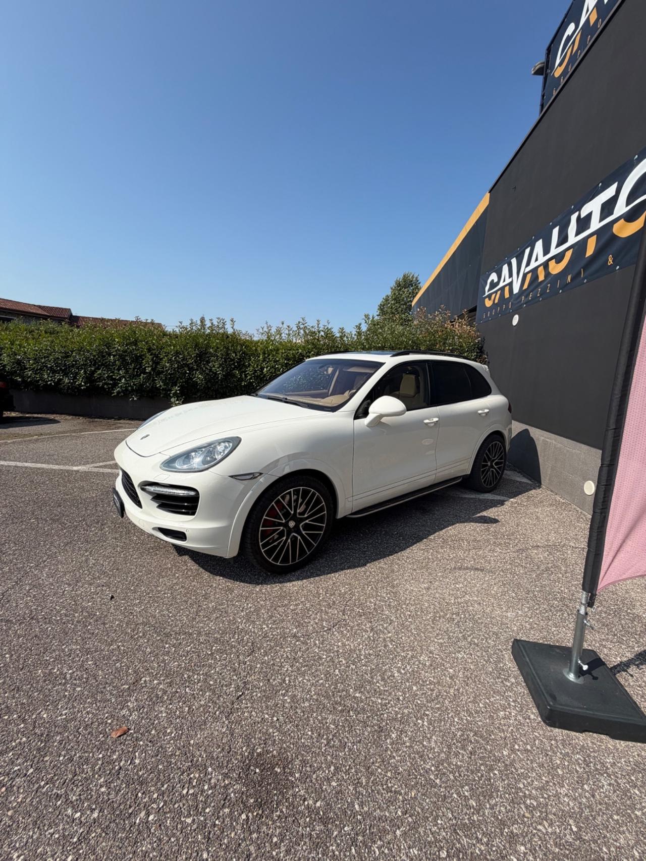Porsche Cayenne 4.8 Turbo noleggio subentro