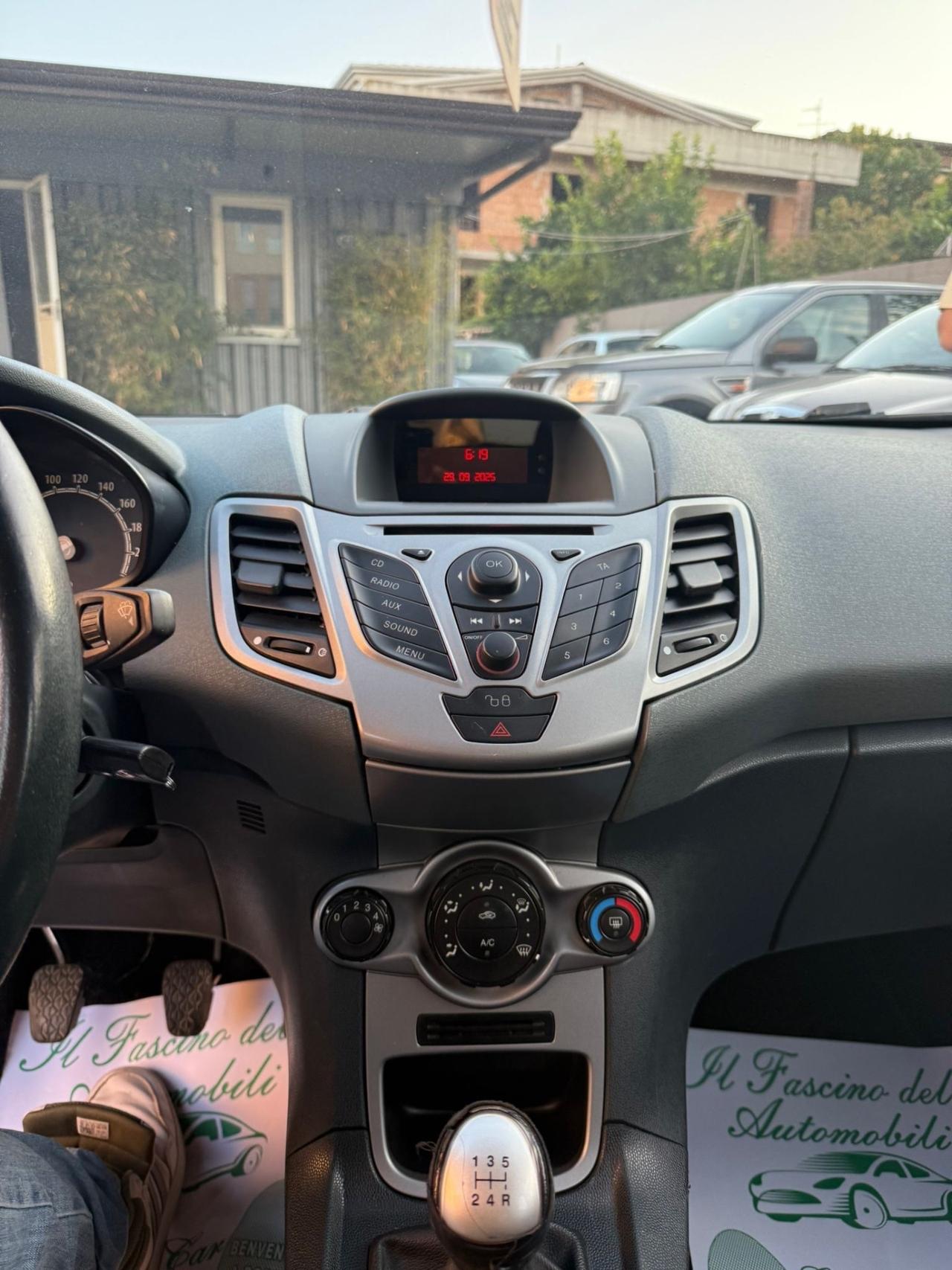 Ford Fiesta 1.4 16V 5p. Bz.- GPL Titanium Bs.