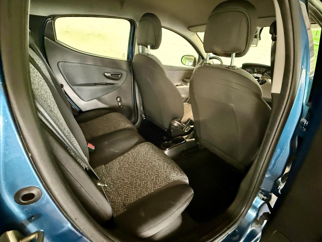 Lancia Ypsilon 1.0 FireFly 5 porte S&S Hybrid Silver