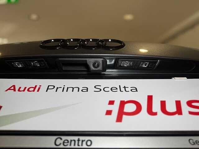 Audi Q3 35 TDI S tronic Identity Black