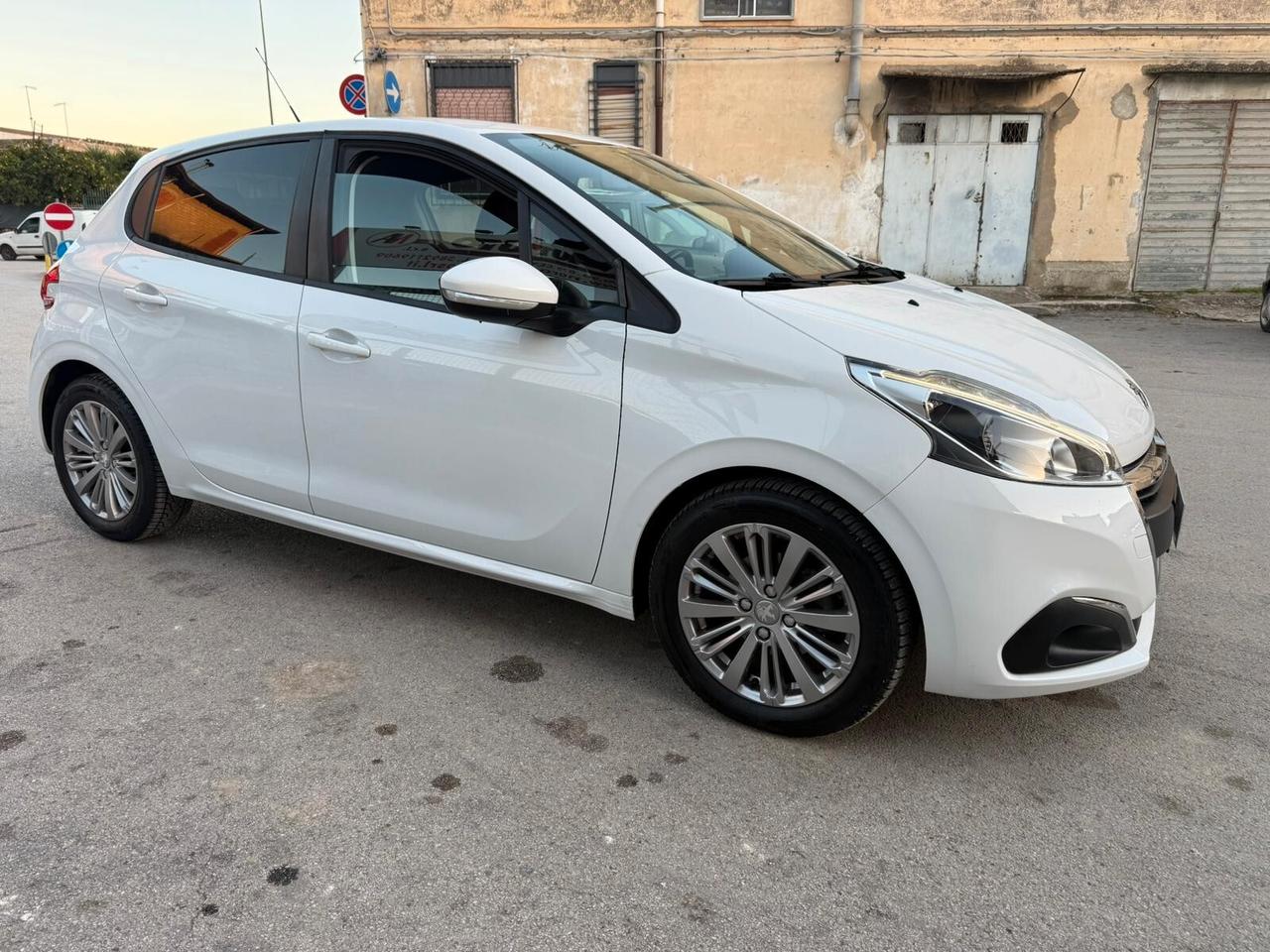 Peugeot 208 BlueHDi 75CV Allure AUTOCARRO 5 POSTI