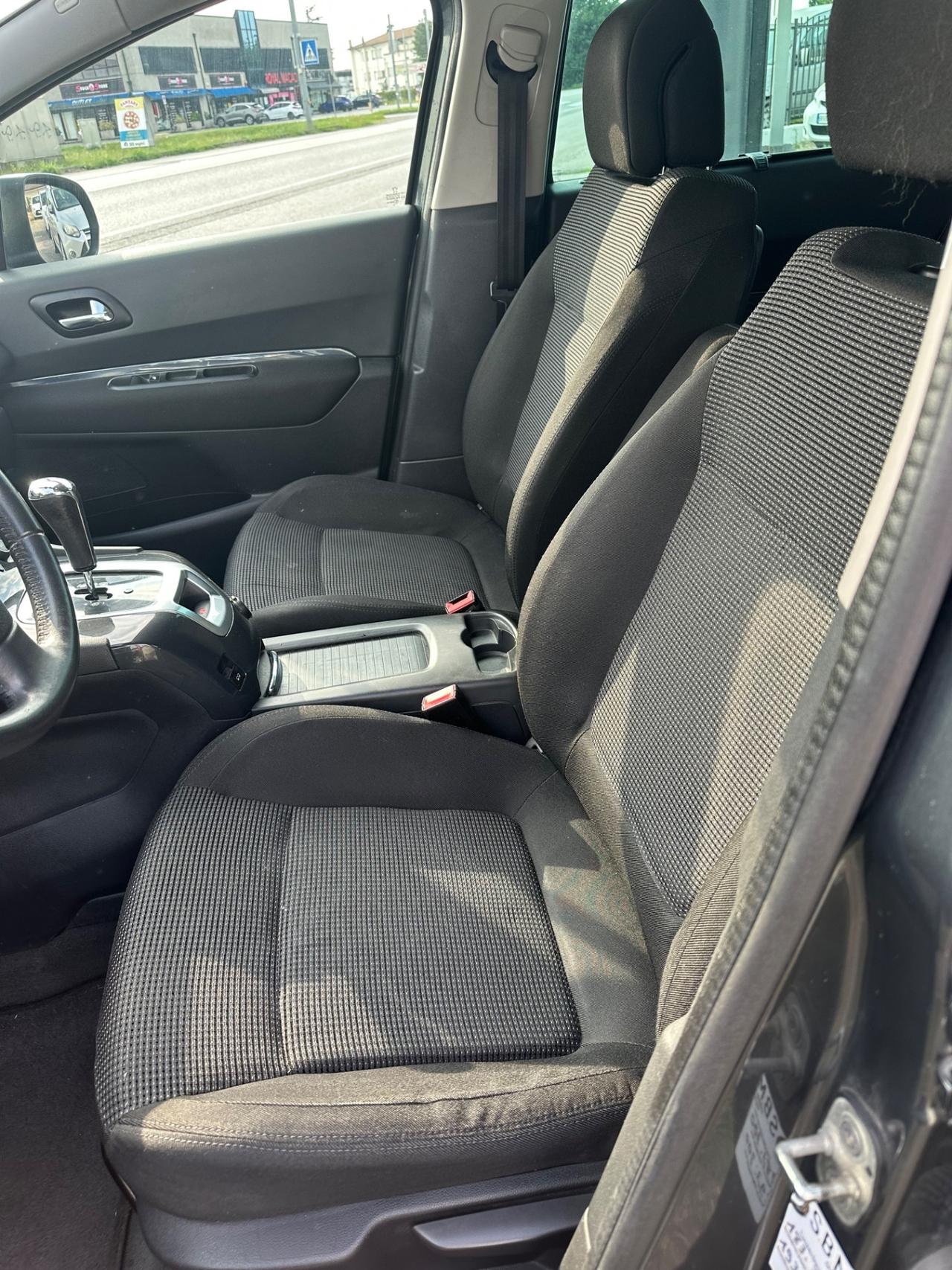 Peugeot 5008 1.6 HDi 110CV cambio robotizzato Tecno
