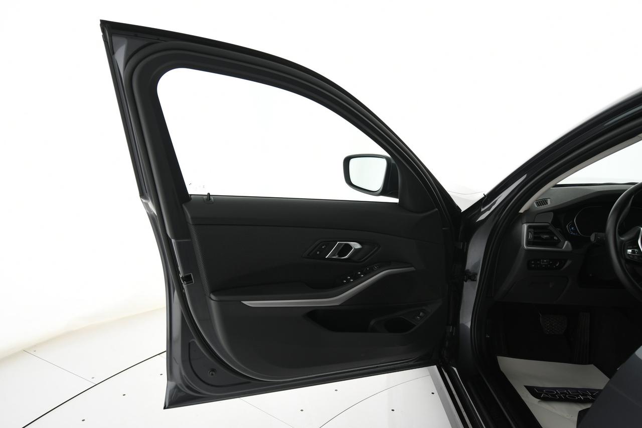 BMW 320d Touring mhev 48V xdrive Business Advantage auto APP CONNECT