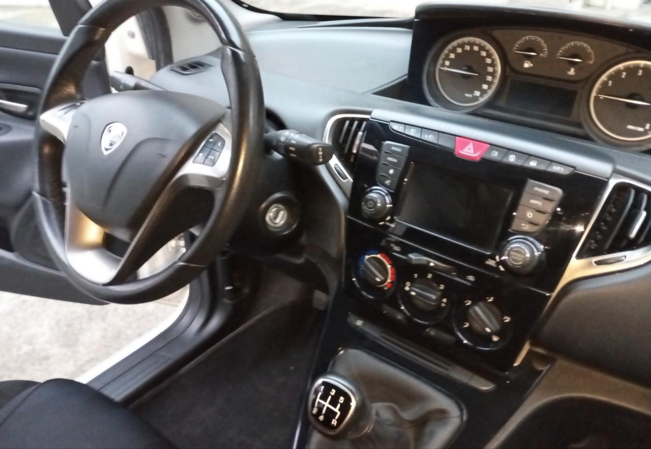 Lancia Ypsilon 1.2 69 CV 5 porte S&S Gold PREZZO REALE