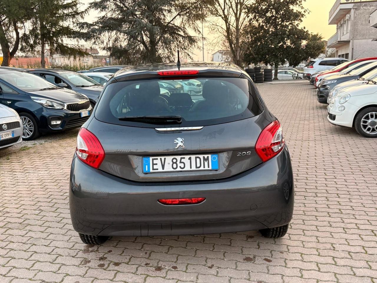 Peugeot 208 1.4 HDi 68 CV 5 porte Allure