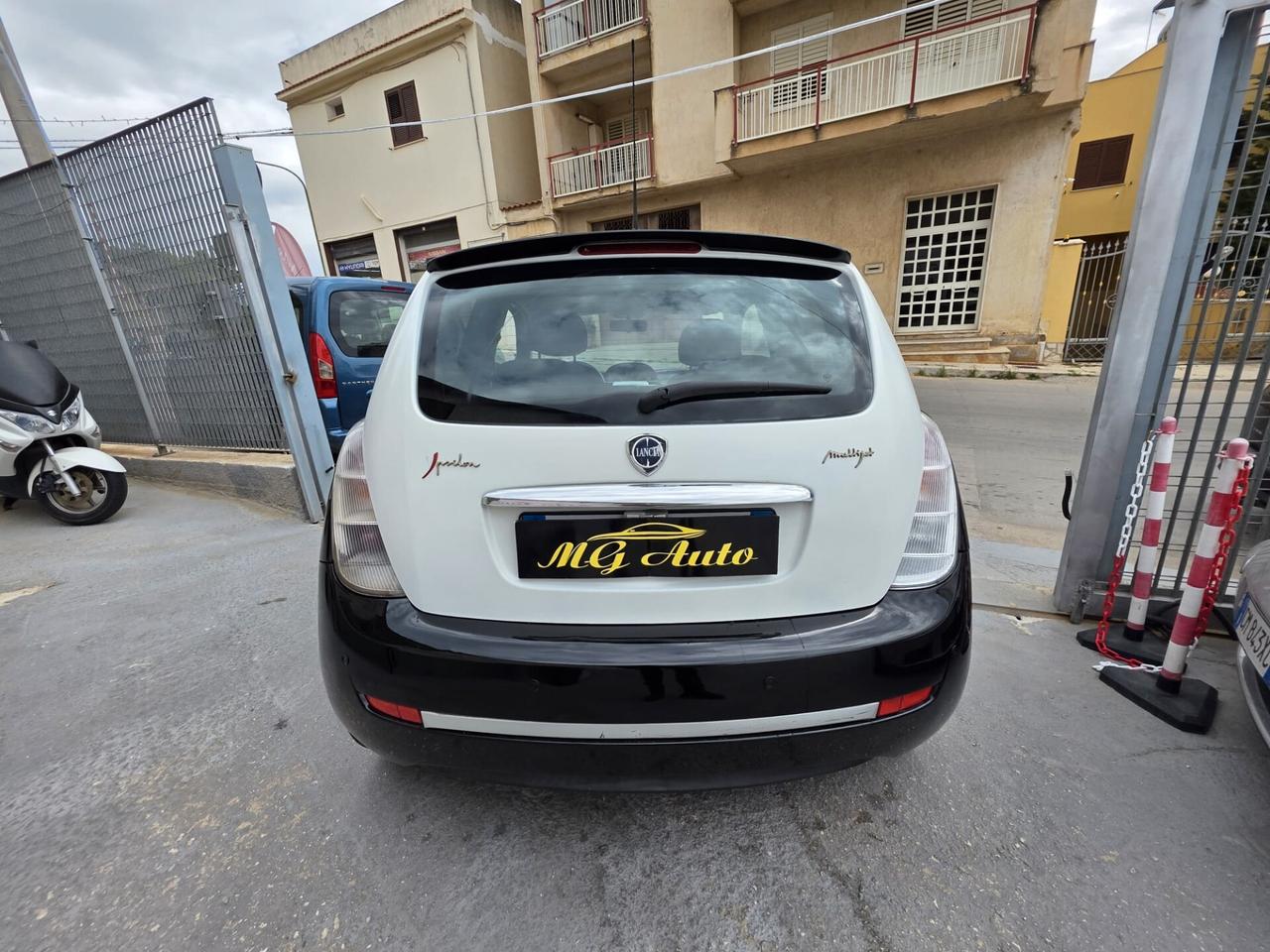 Lancia Ypsilon 1.3 MJT 105 CV Sport MomoDesign
