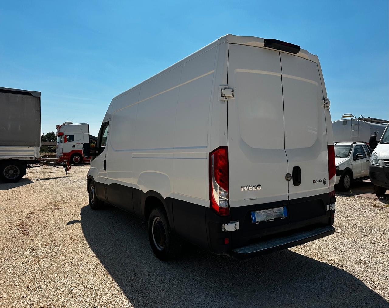 Iveco Daily 35S14 Euro6B / cambio manuale / aria condizionata / ABS