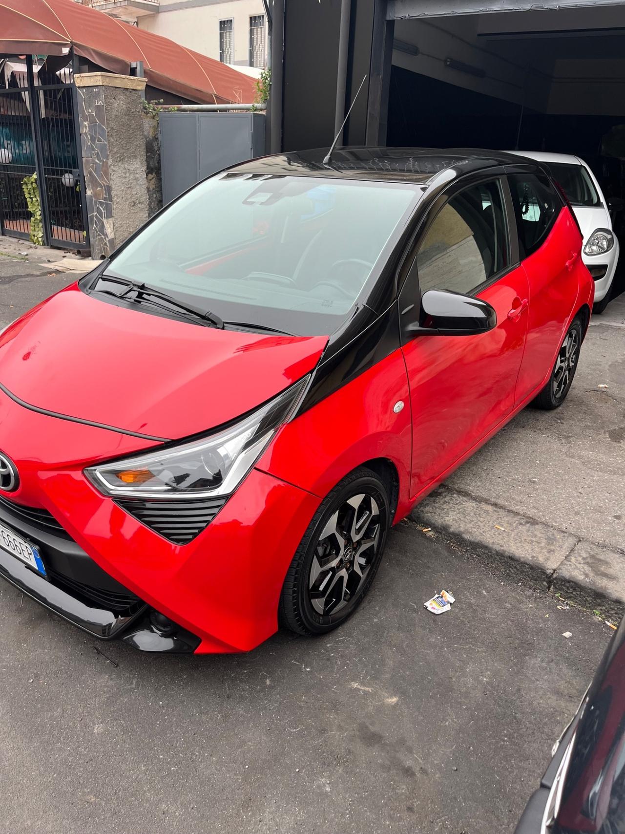 Toyota Aygo Connect 1.0 VVT-i 72 CV 5 porte x-clusiv