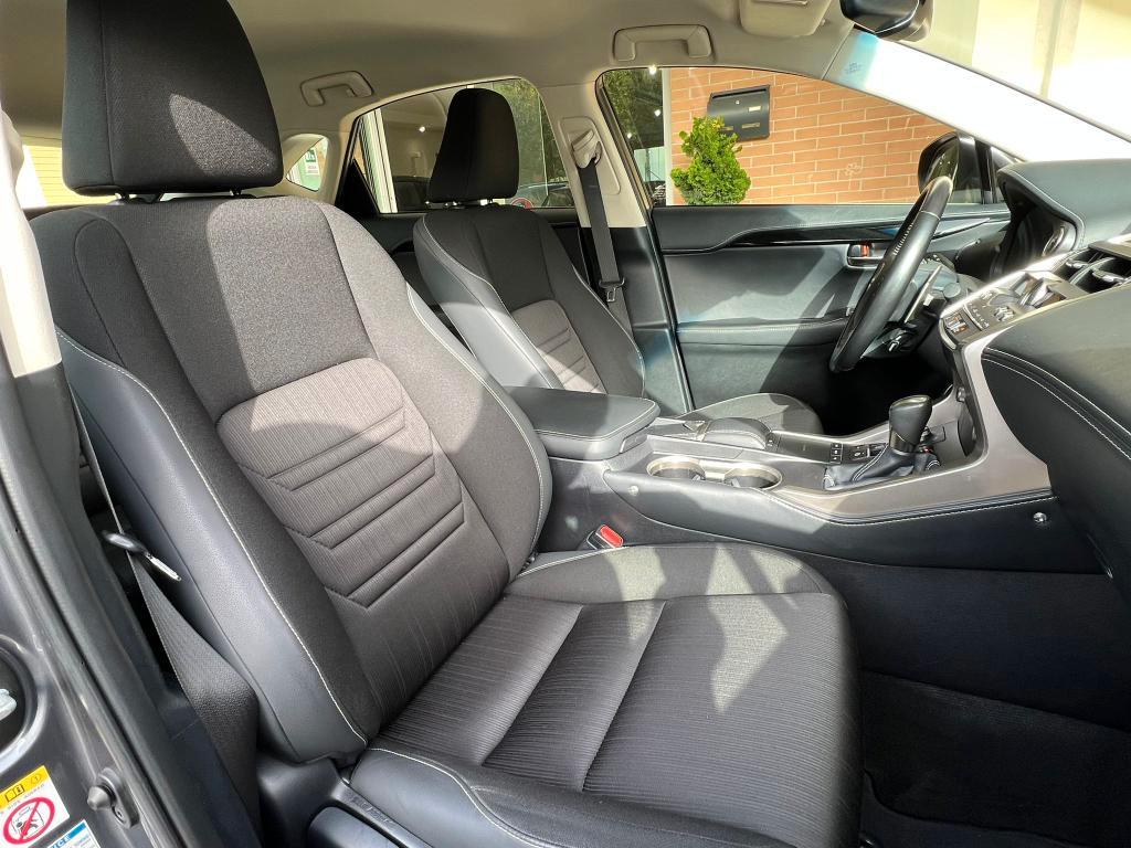 Lexus NX 300h 2.5 Business 4wd cvt