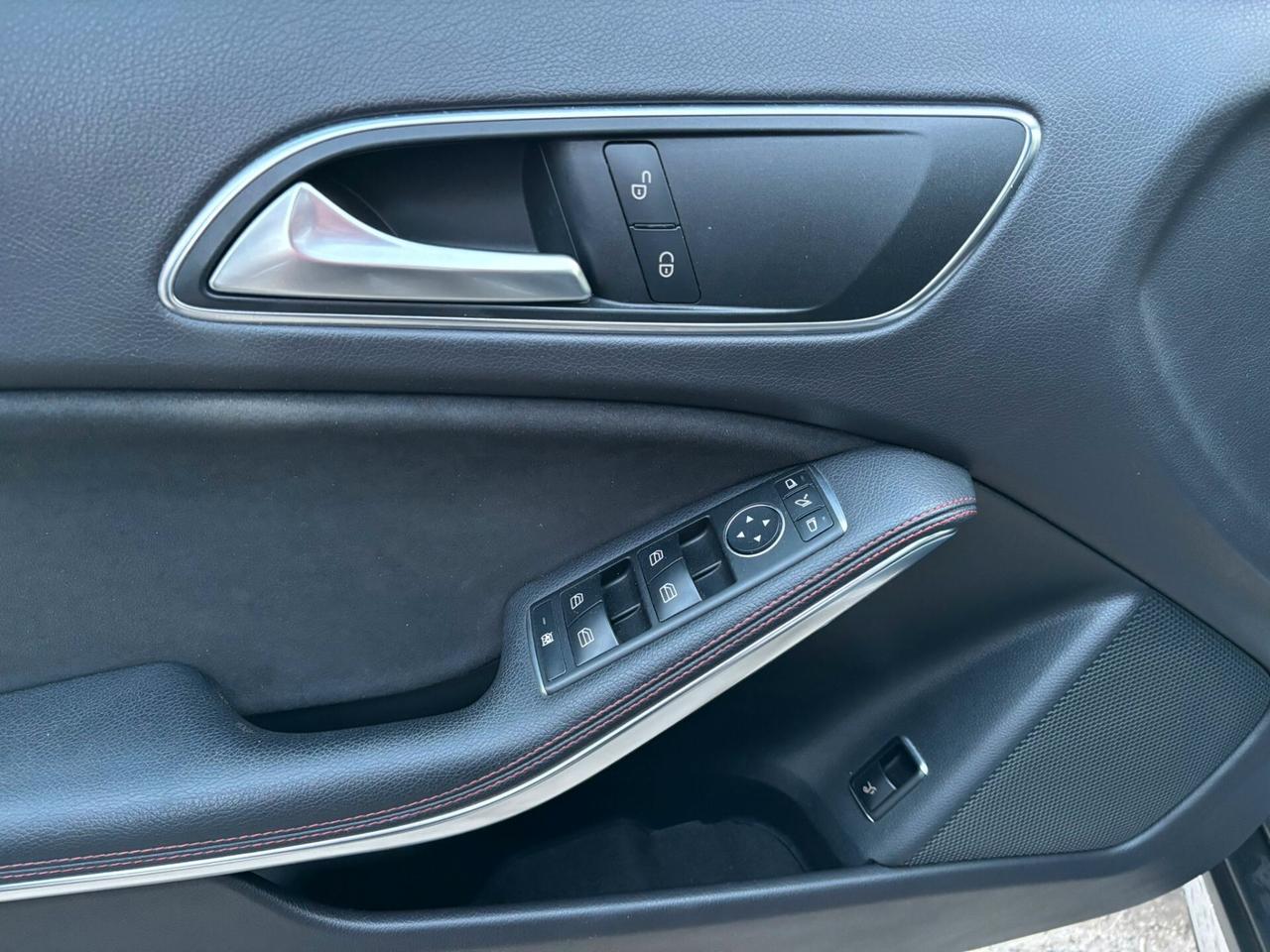 Mercedes-benz GLA 180 d Premium Amg - 2017