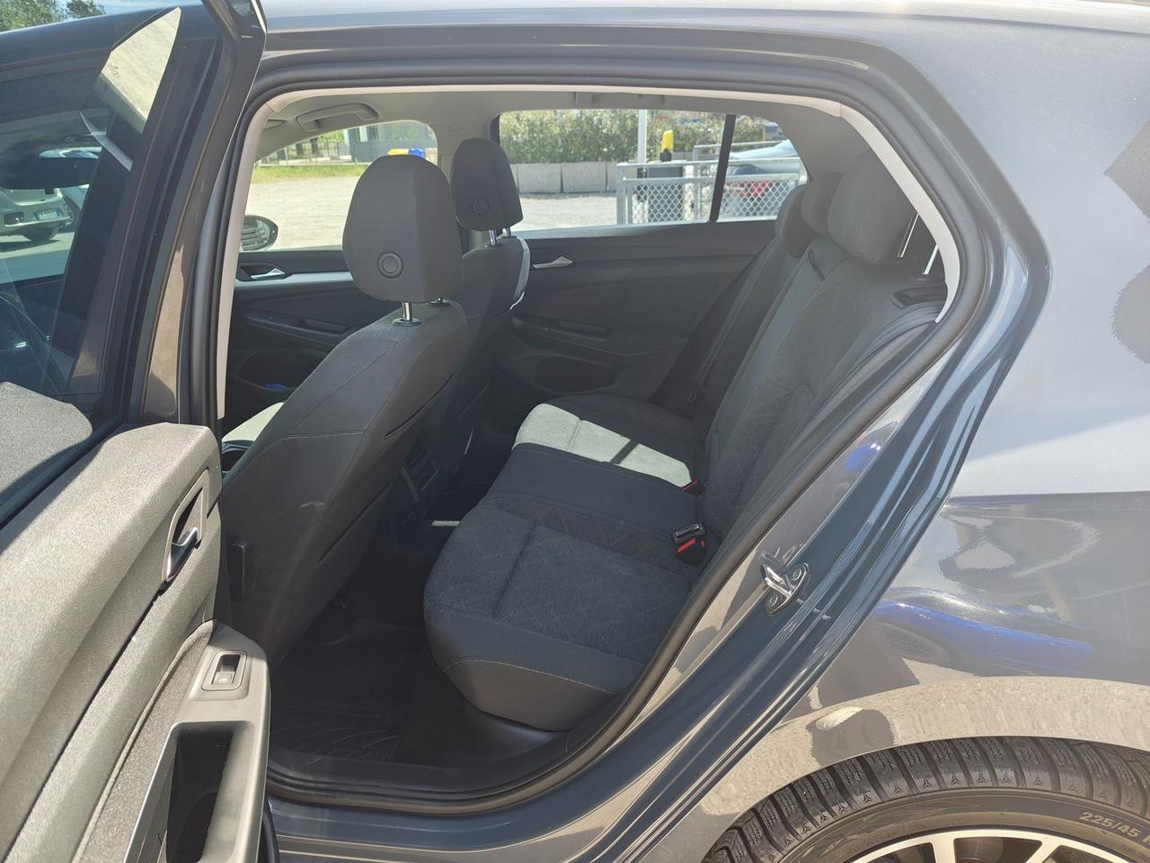 Volkswagen Golf Life 1.5 eTSI MHEV #11253