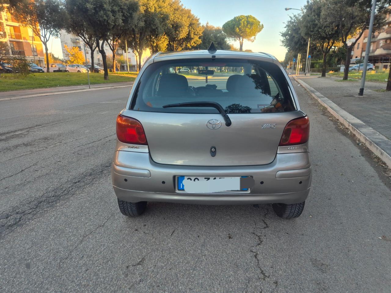 Toyota Yaris 1.0 benzina 68cv anno 05