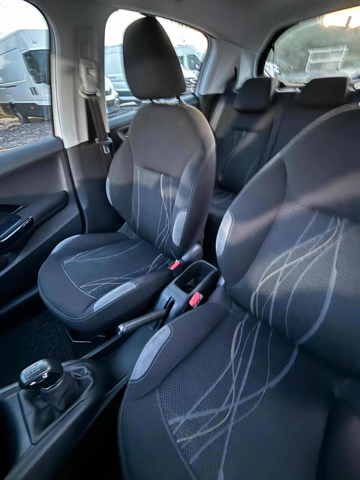 Peugeot 208 1.4 HDi 68 CV 5 porte Allure