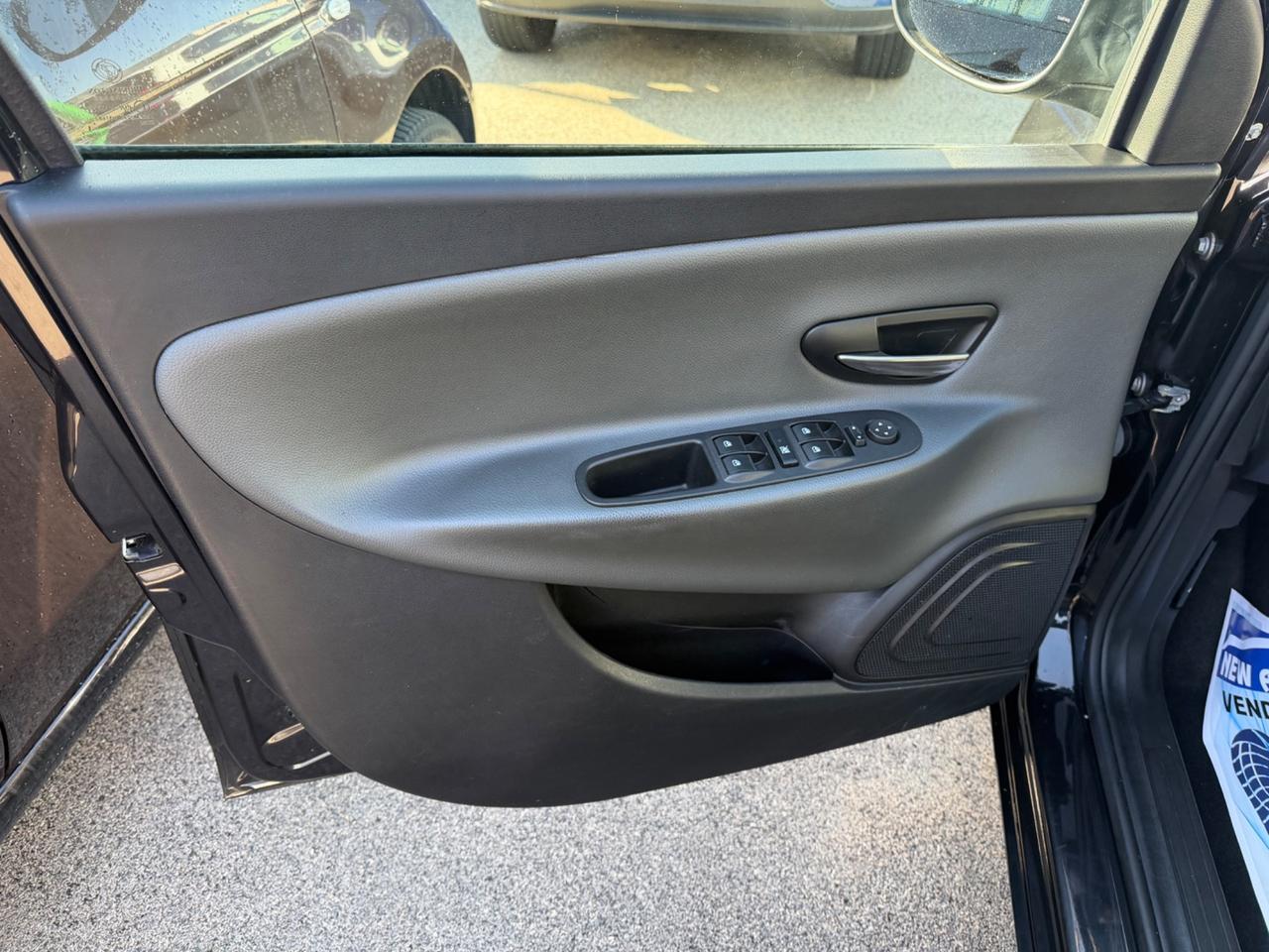 Lancia Ypsilon 1.2 69 CV 5 porte S&S Gold