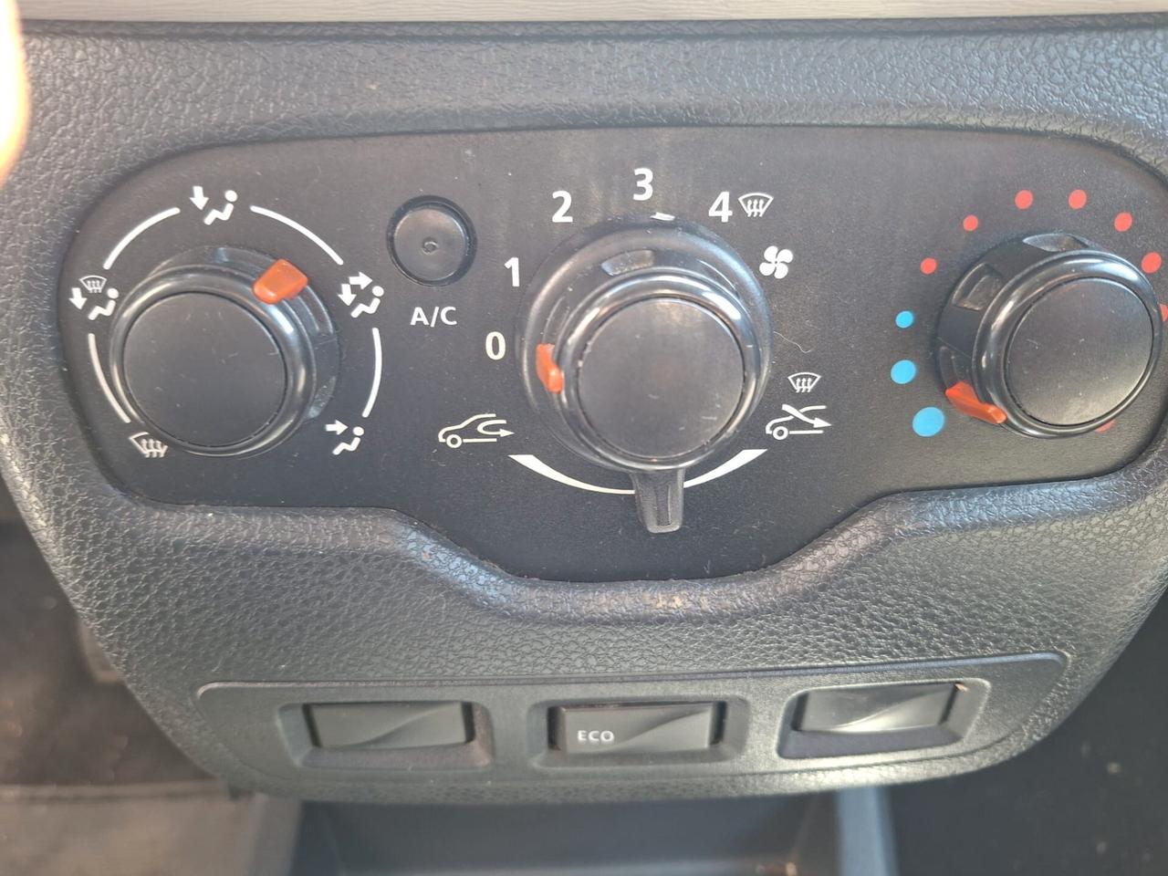 Dacia Dokker 1.5 Blue dCi 8V 75CV Comfort appena sostituita distribuzione pompa acqua