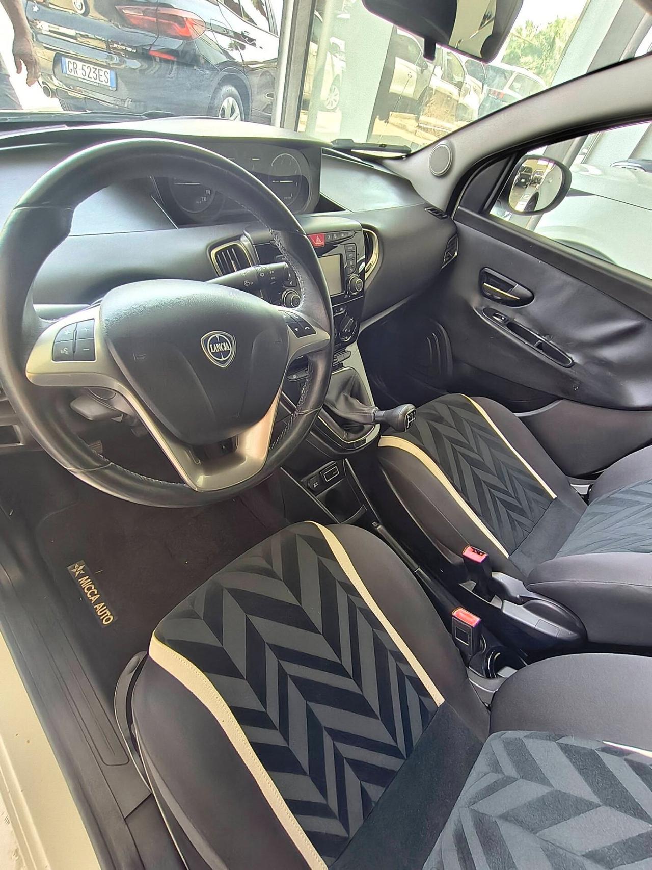 Lancia Ypsilon 1.3 MJT 16V 95 CV 5 porte S&S Silver